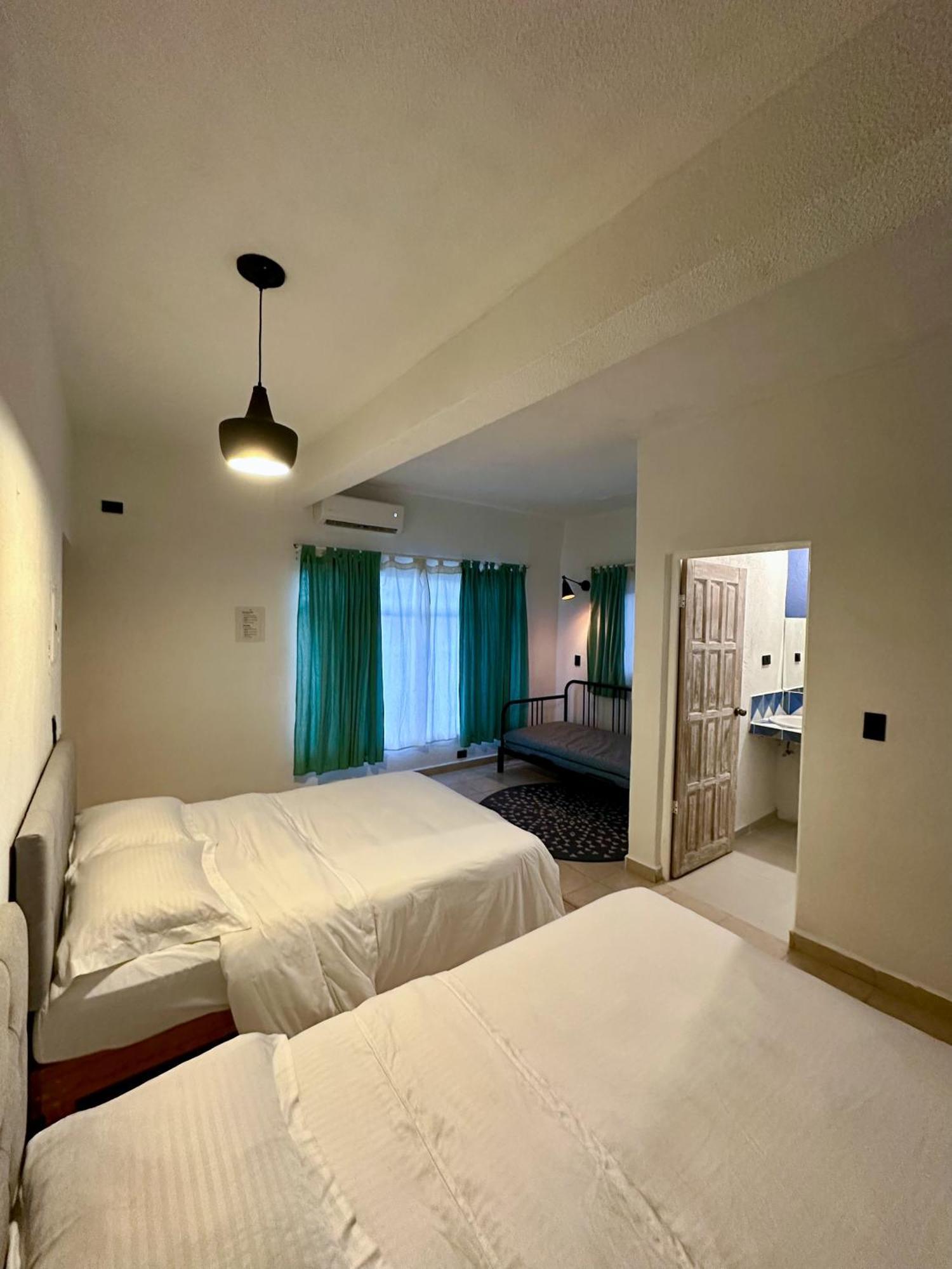 Esterito Hostel لاباز المظهر الخارجي الصورة